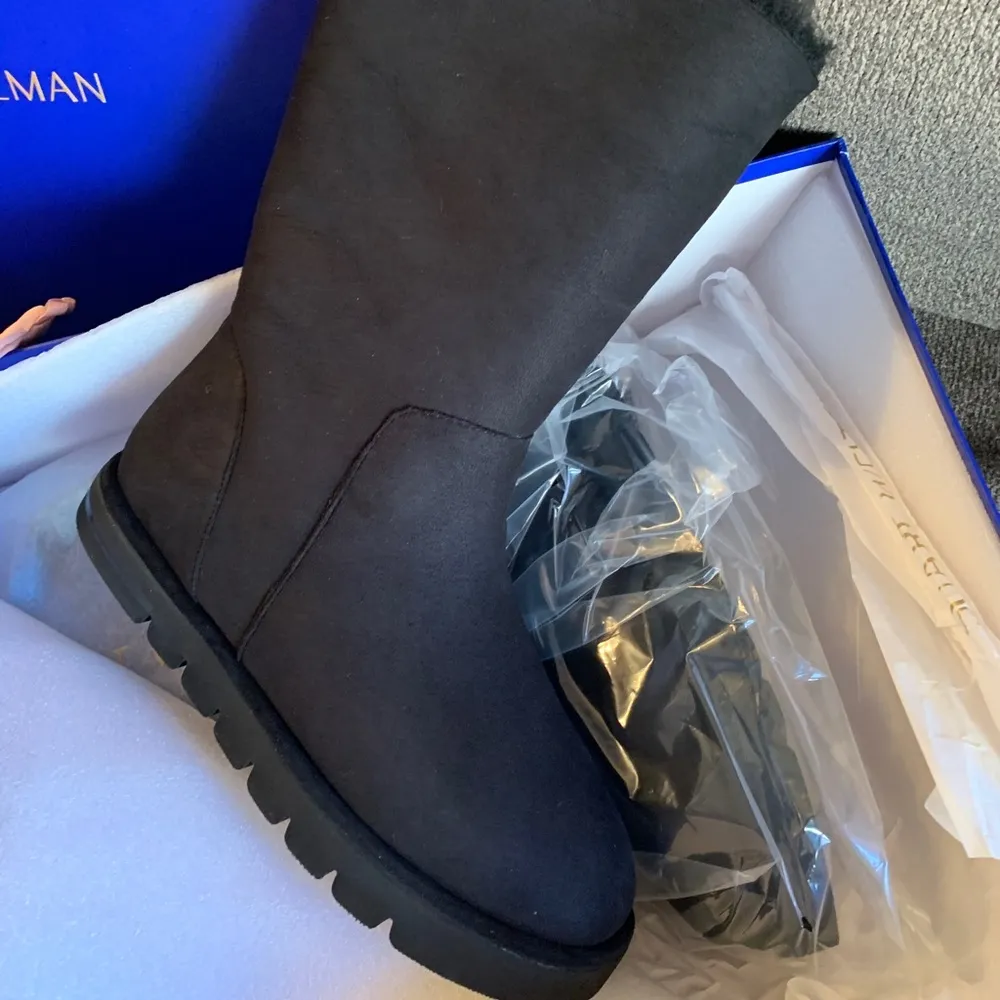 Authentic STUART WEITZMAN SOFT Genuine Shearling 10"H cozy boots - Image 3