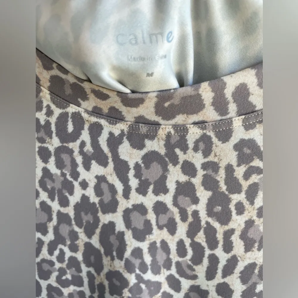 Johnny Was Calme Women’s Effect Drop Shoulder Tee in Leopard Print - NWT - Image 3