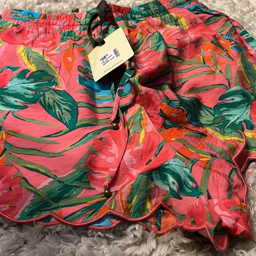 Nwt floral shorts size small - Image 3