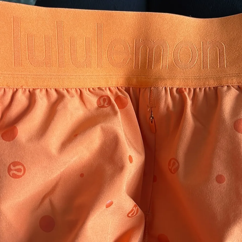 Lululemon Hotty Hot Shorts 4" Logo Print - Image 4