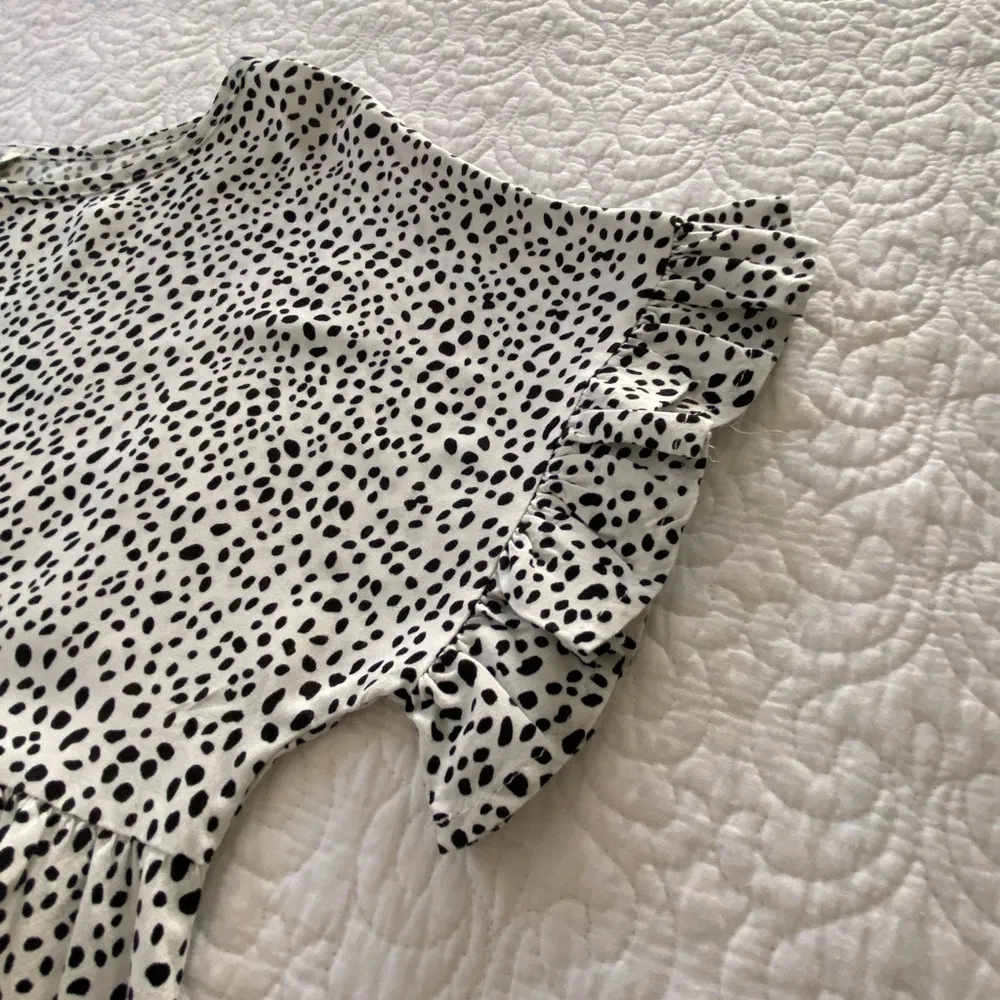 Blue Rain White and Black Animal Print Short Sleeve Cropped Peplum Top Size M - Image 5