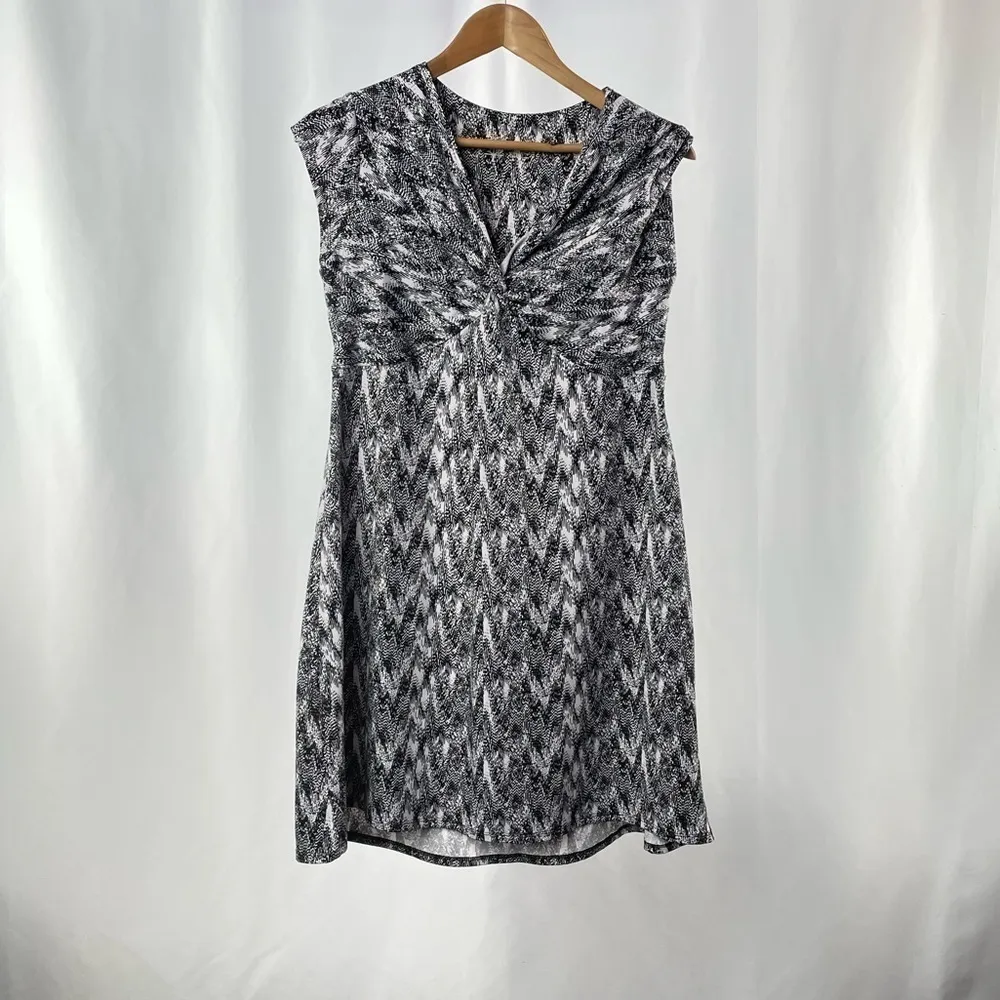 Soybu‎ V Neck Short Sleeve Dress in Midnight Palm Print Size Large - Image 2