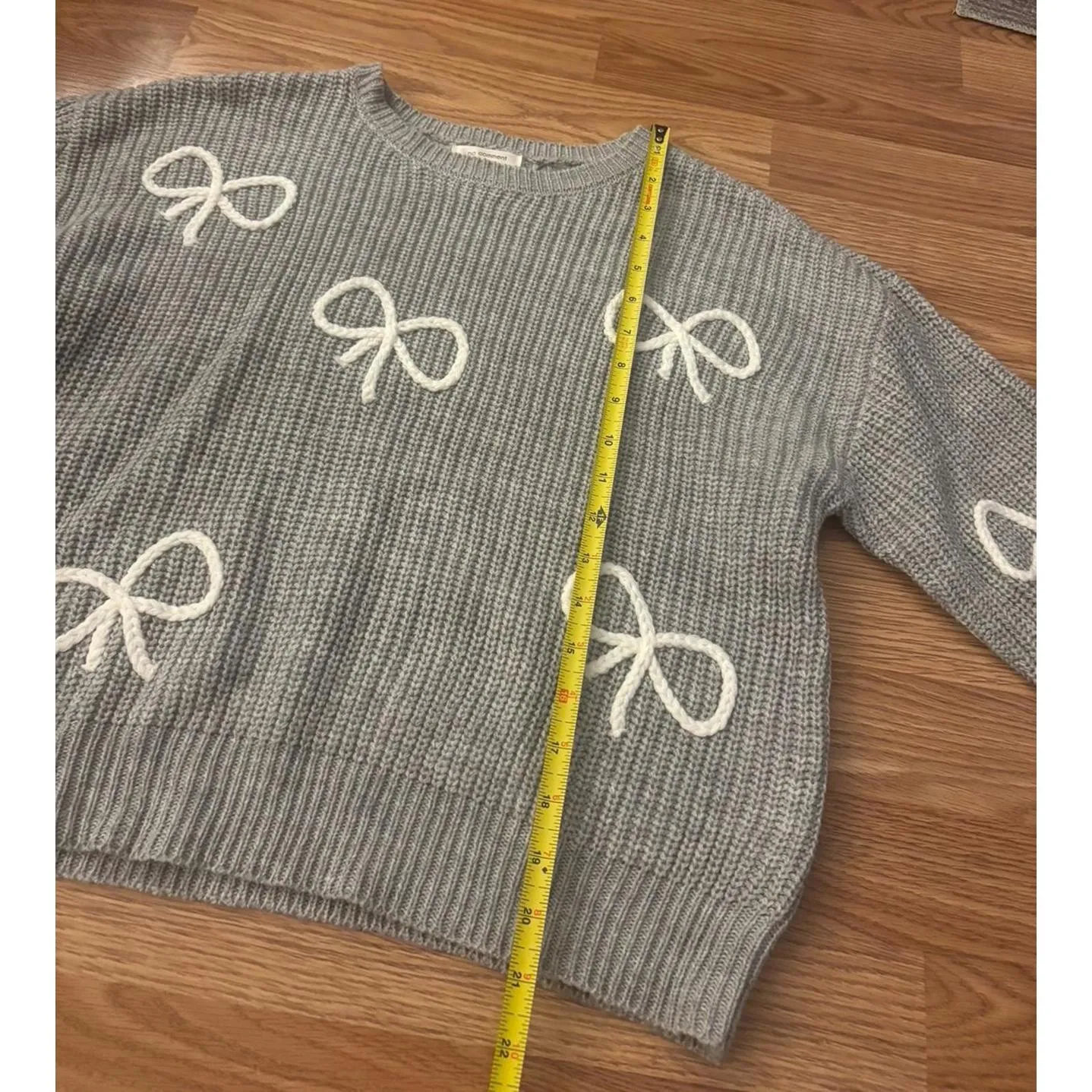 No Comment Sweater With Bows Size Large - Image 2