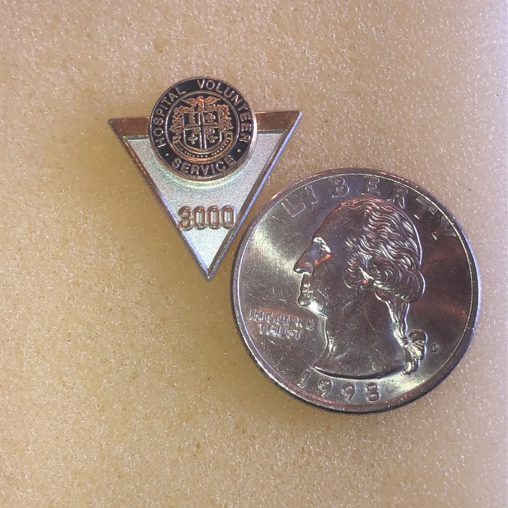 Silver Tone Gold Tone Hospital Volunteer Service 3000 Hours Vintage Pin - Image 3