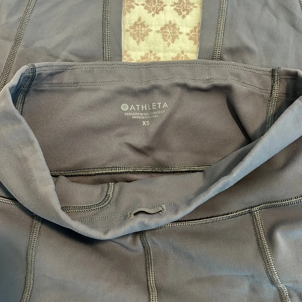 Athleta All In Crop Leggings With Pockets Gray XS Yoga Gym Workout Athletic - Image 7