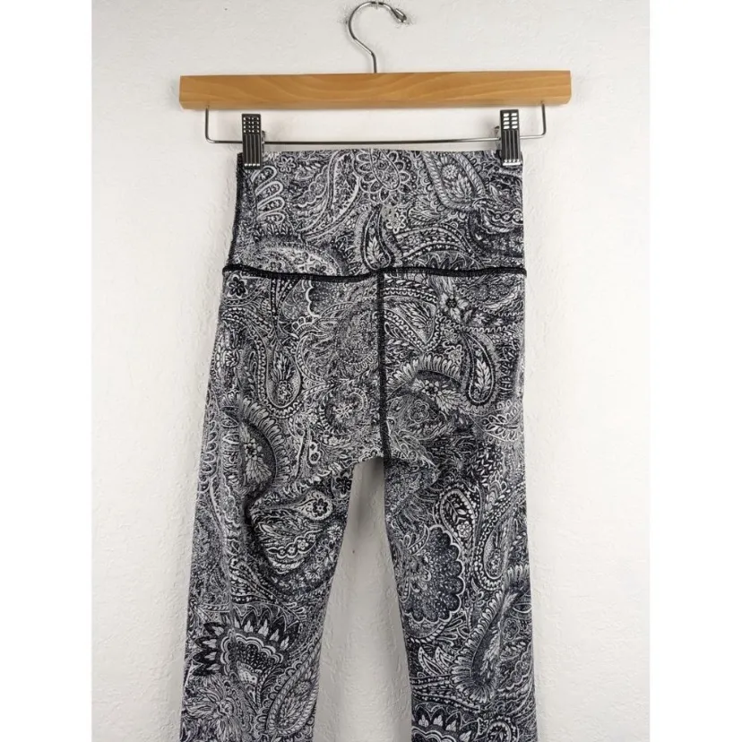 $98 Lululemon High Times Pant leggings in Antique Paisley White Black size 2 - Image 8