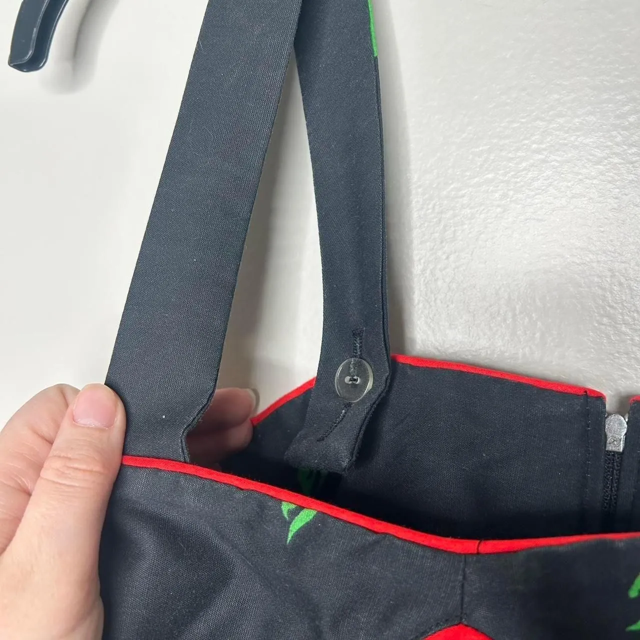 Vintage 1960s 1970s Jenni black and red floral dress with a boho vibe Size M - Image 7