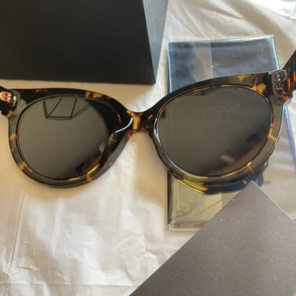 Dior VeryDior1 chrome tipped tortoise & blue tint angled arms cat eye sunglasses - Image 5