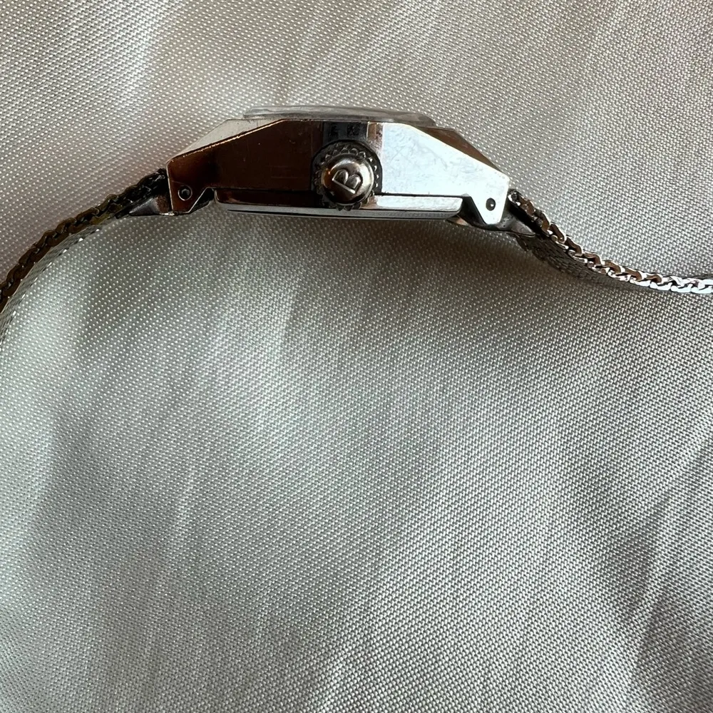 Vintage Bulova Watch Women’s Ladies Silver  Mesh Buckle Band 1977 Manual Wind 6" - Image 3