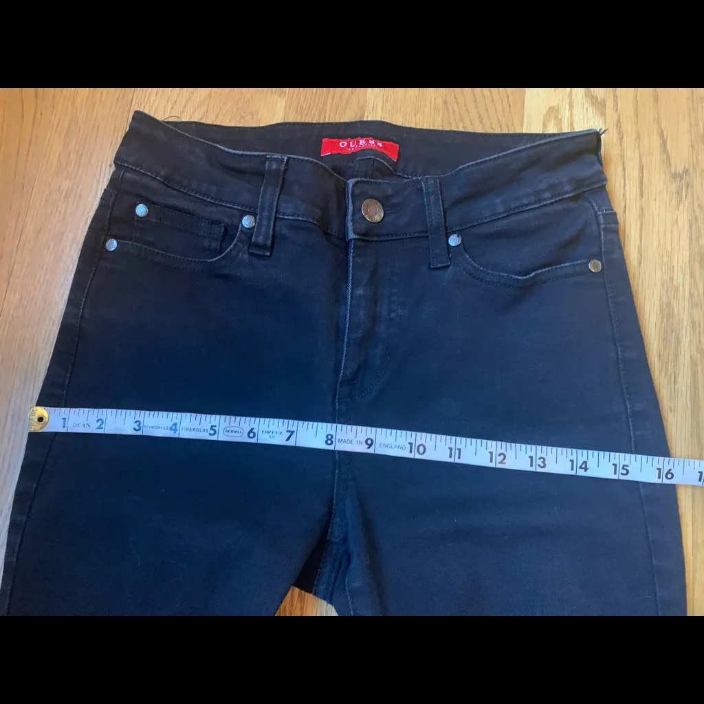 Guess Distressed knee Skinny Jeans size 27 - Image 10