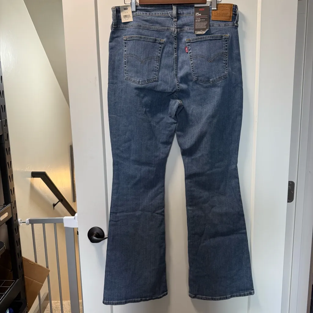 NWT Levi's 726 High Waist Flare Jean Stretch Wide Leg Boot Medium‎ Wash 33x32 - Image 4