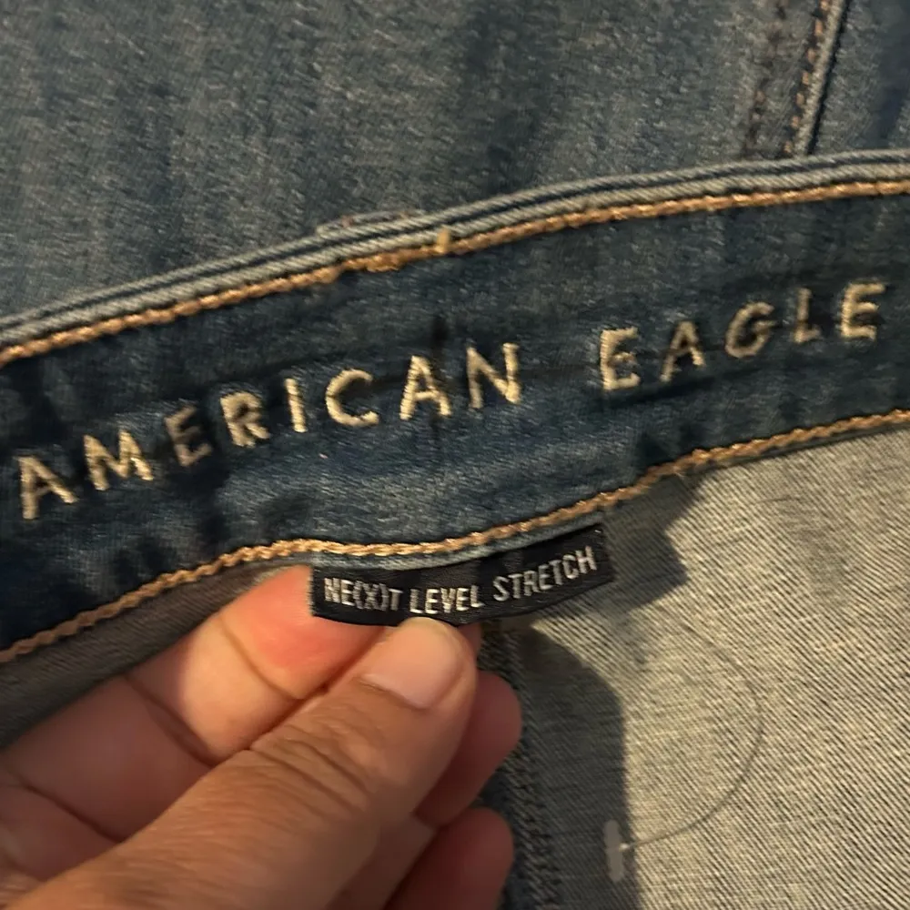 American Eagle Medium Wash Next Level Stretch Hi-Rise Mini Skirt Size 8. - Image 5