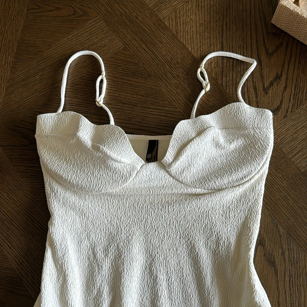 VIX Firenze Lou One Piece, Size Large, Brand New, $248 White - Image 9