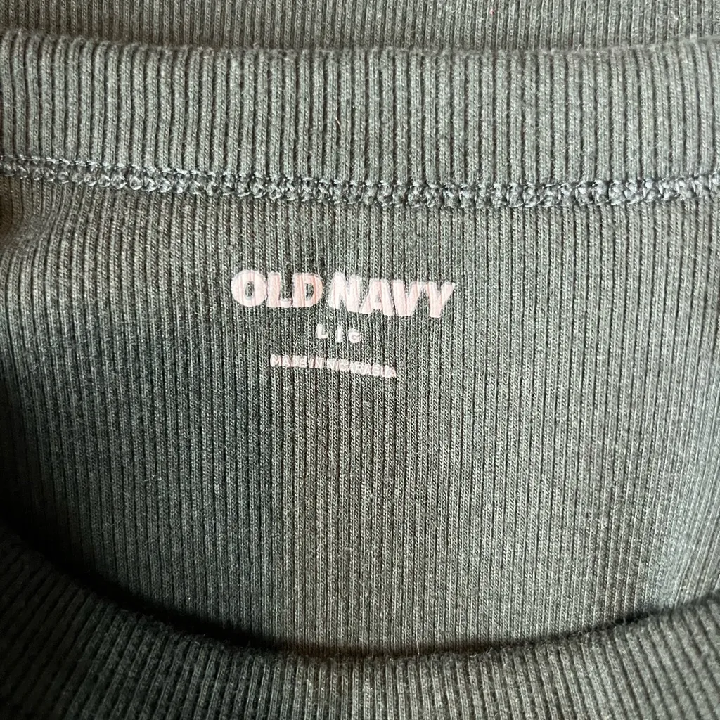 Old Navy  Dark Green Ribbed Short Sleeve Tee - Image 3