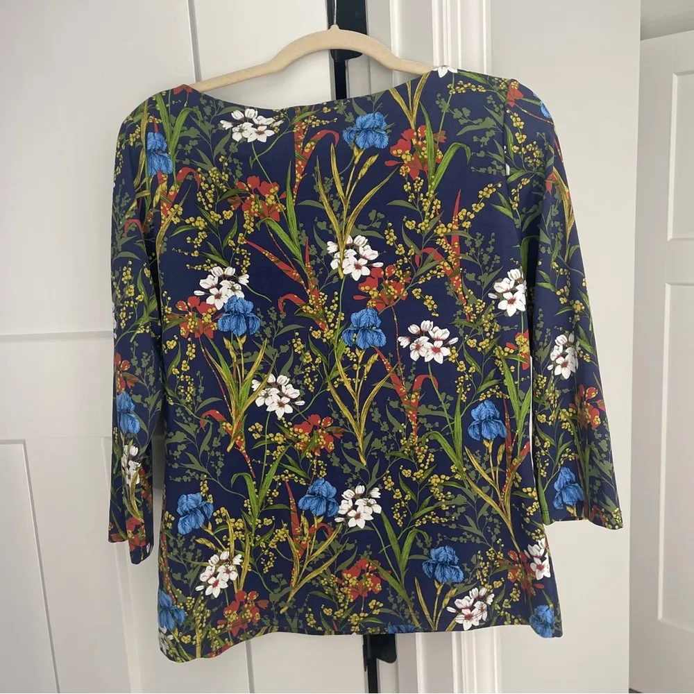 J. McLaughlin Catalina cloth navy floral long sleeve buttons boat neck blouse - Image 4