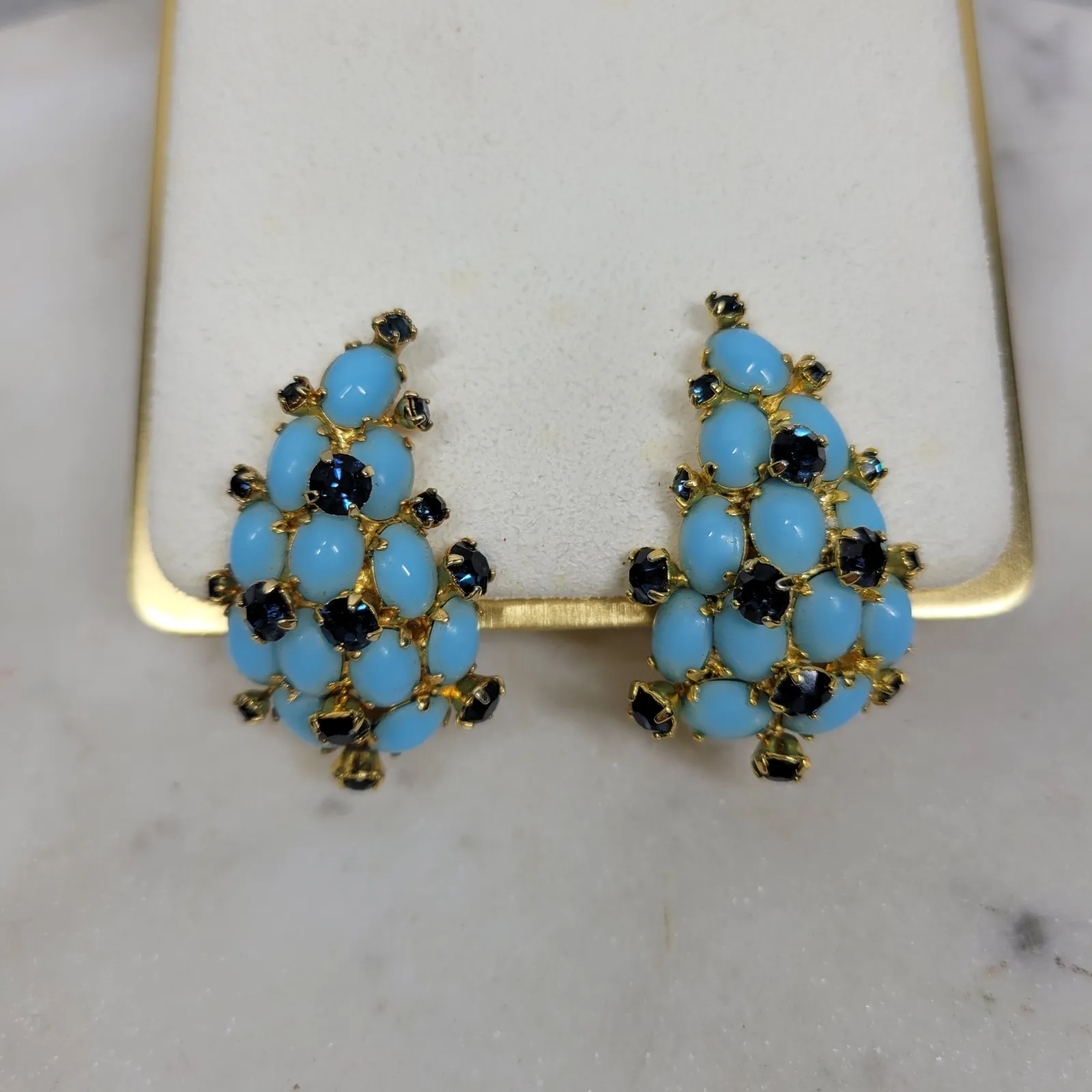 Vendome Cluster Rhinestones Earrings Blue Faux Opal Grapes Gold Tone Signed - Image 9