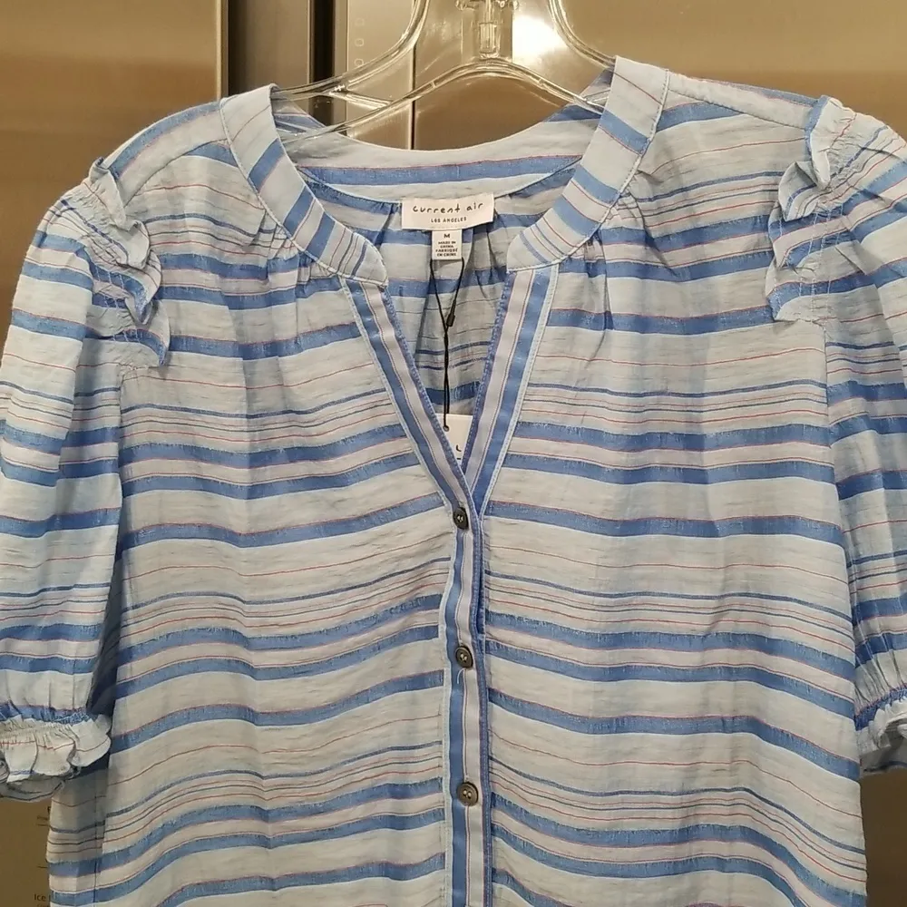 💕CURRENT AIR💕 Short Sleeve Ruffled Split Neck Blouse Blue Striped Medium M NWT - Image 3