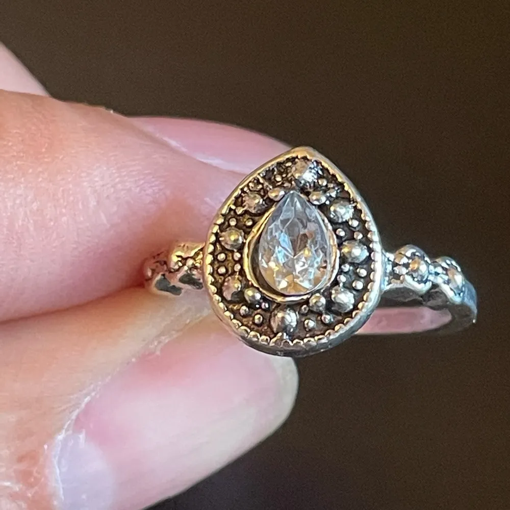 Water drop rhinestone silver plated ring size 6.5 - Image 5