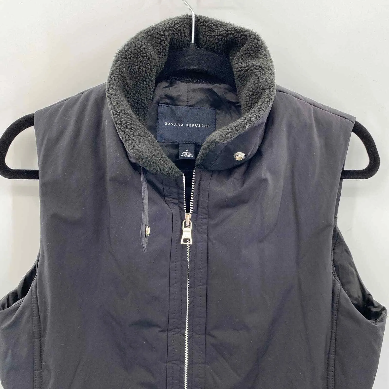 Banana Republic Puffer Vest Womens Medium Black Polyester Full zip Pockets - Image 2