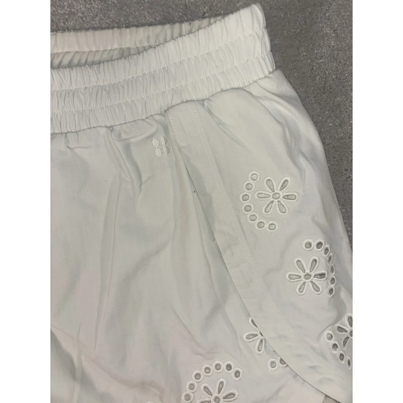 SWEATY BETTY BRODERIE ANGLAISE SHORTS‎ WOMENS Lily White L 10 RUNNING NWT EYELIT - Image 6
