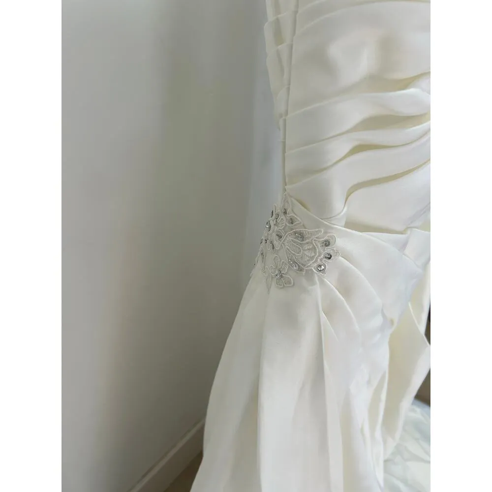 Beautiful Strapless Fit & Flare Wedding Dress + Veil Size XS White - Image 11