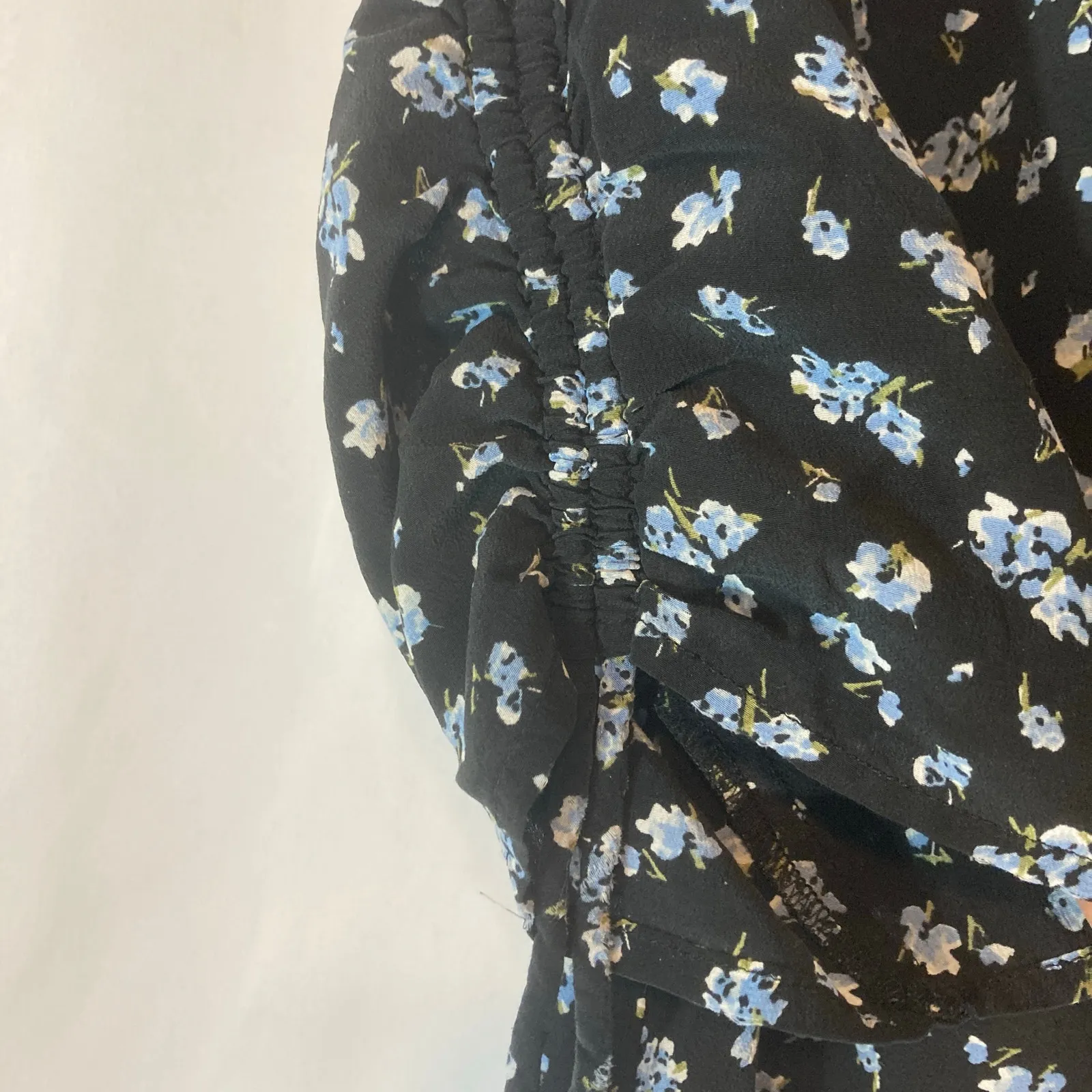 Madewell Blue Prairie Floral Short Half Sleeves Gathered Tie V-Neck Blouse Top - Image 4