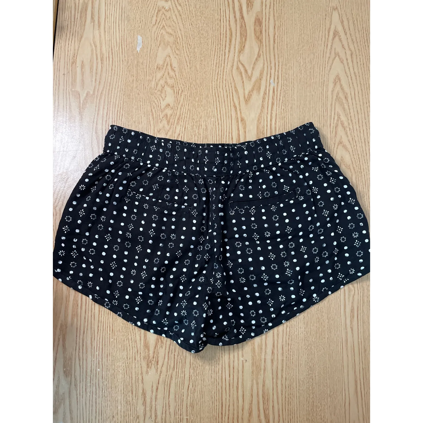 New Women’s SO Boho style Shorts Black White size Medium - Image 4