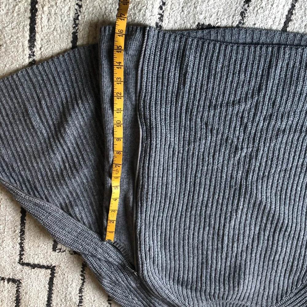 BCBGMaxAzria Poncho sweater - Image 4