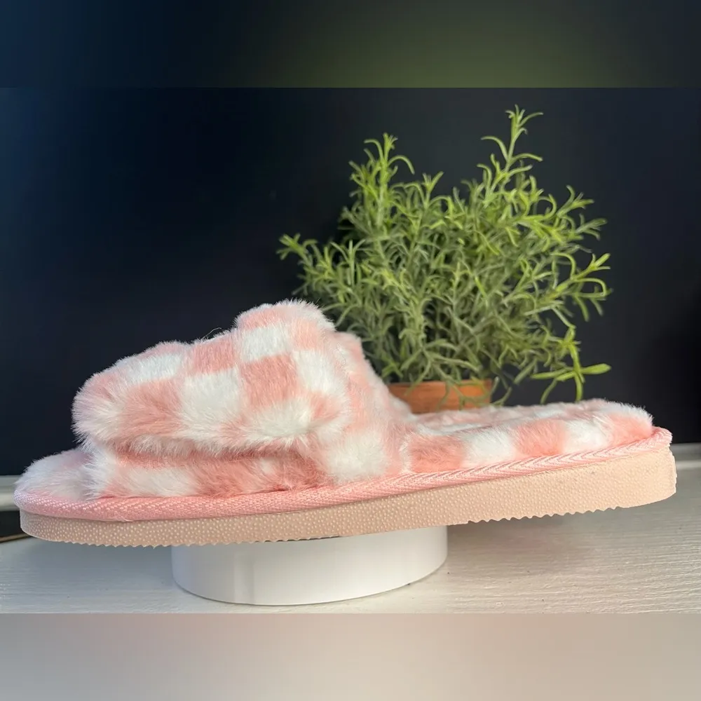 Juicy Couture Pink Gingham Faux Fur Slippers – Size M (8/9) – NWT - Image 4