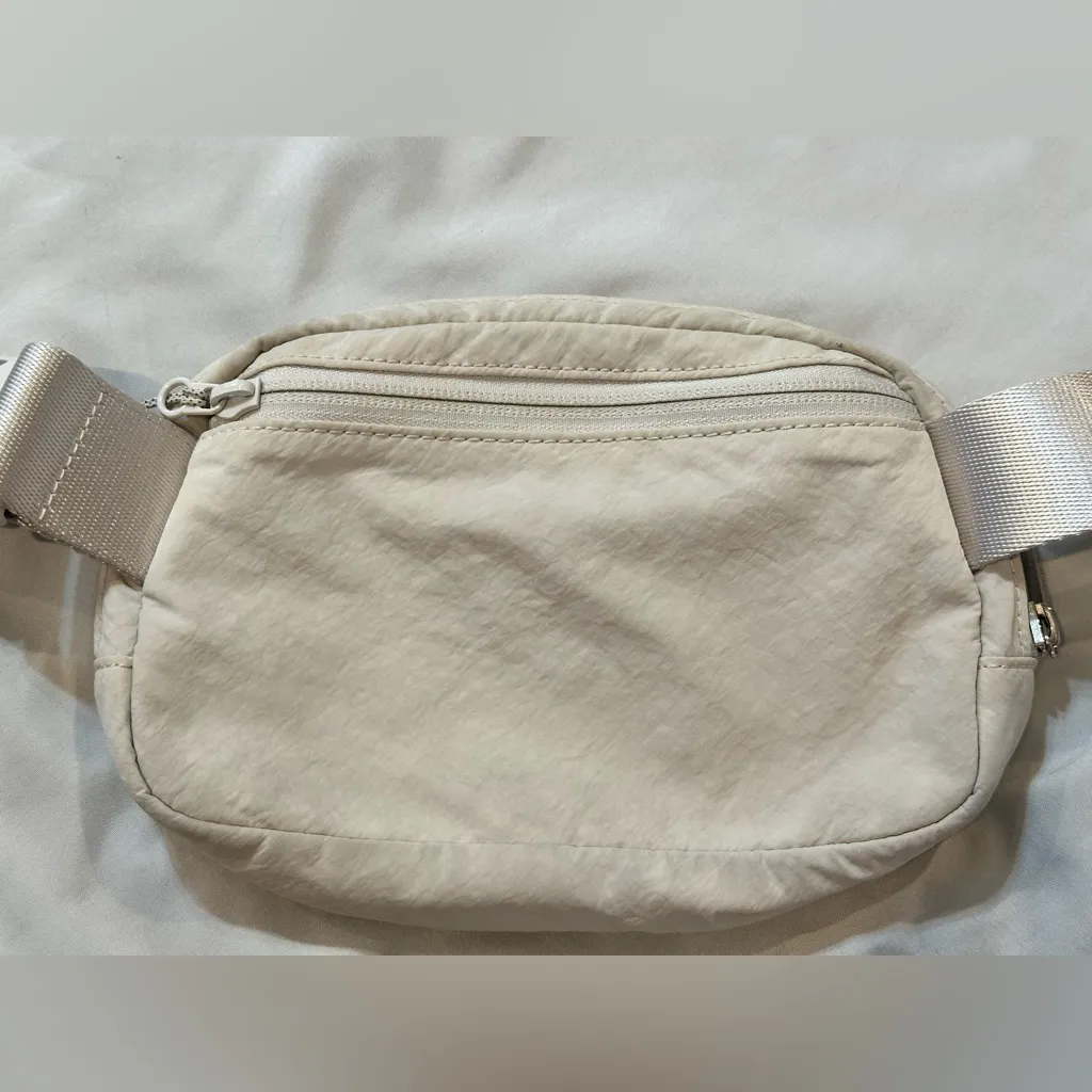 lululemon Everywhere Belt Bag 1L - Image 5