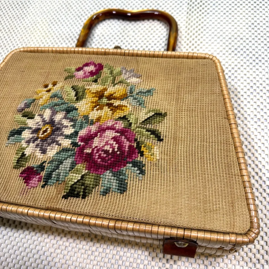 Vintage Floral Needlepoint Wicker Purse Tan - Image 4