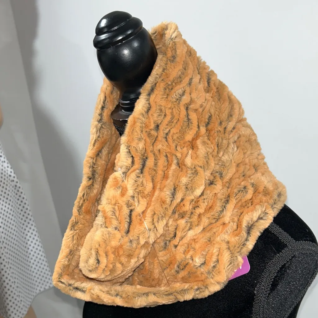 Luxurious Tan Faux Fur Eternity Scarf - Image 2