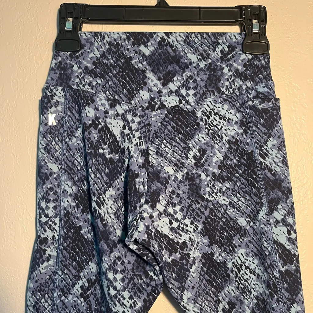 PINK Victoria's Secret Blue Leggings with Geometric Pattern SZ S Fitted Y2K - Image 6