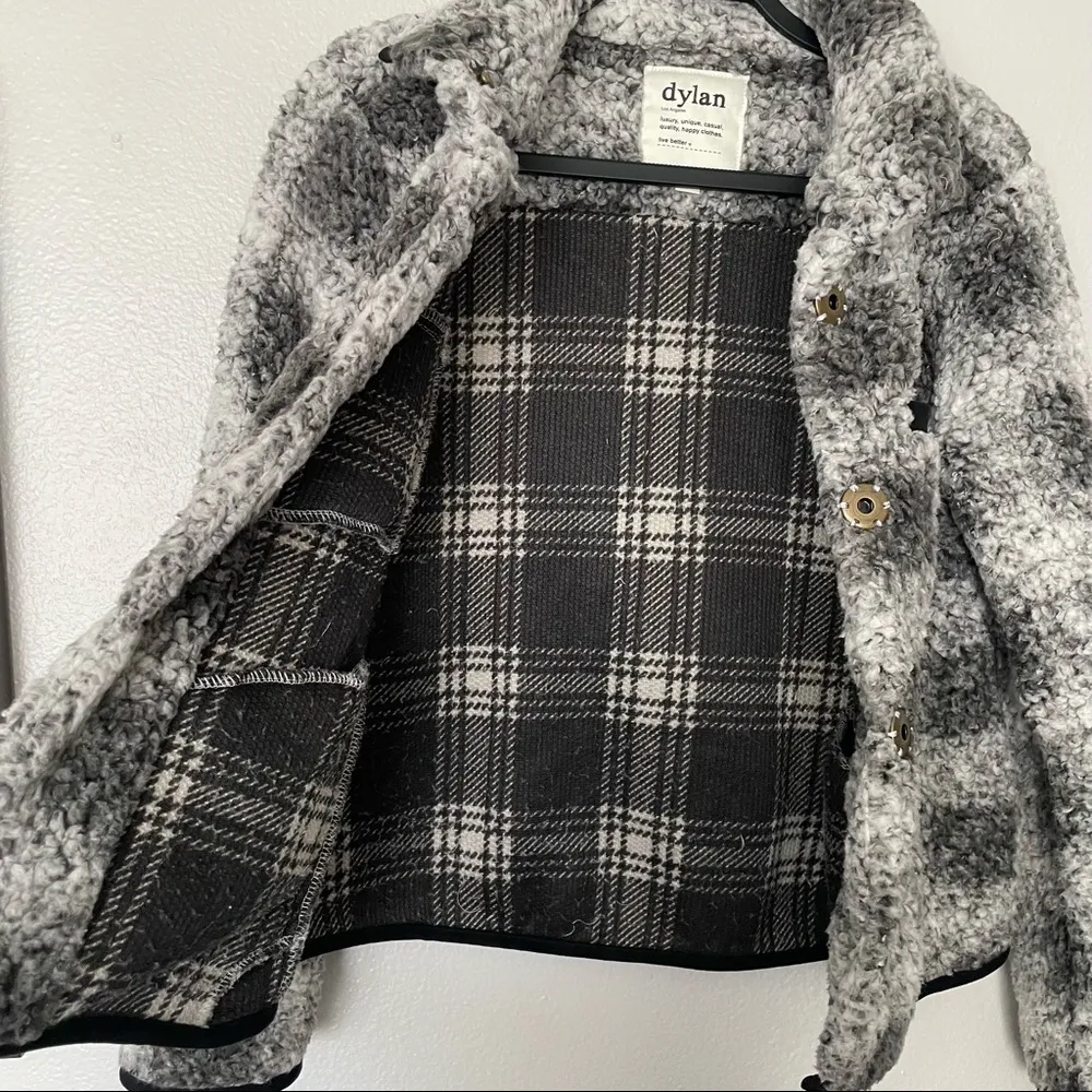 Dylan Cozy Plaid Sherpa Button Up Jacket Black/White Sold on Evereve Size XS - Image 6