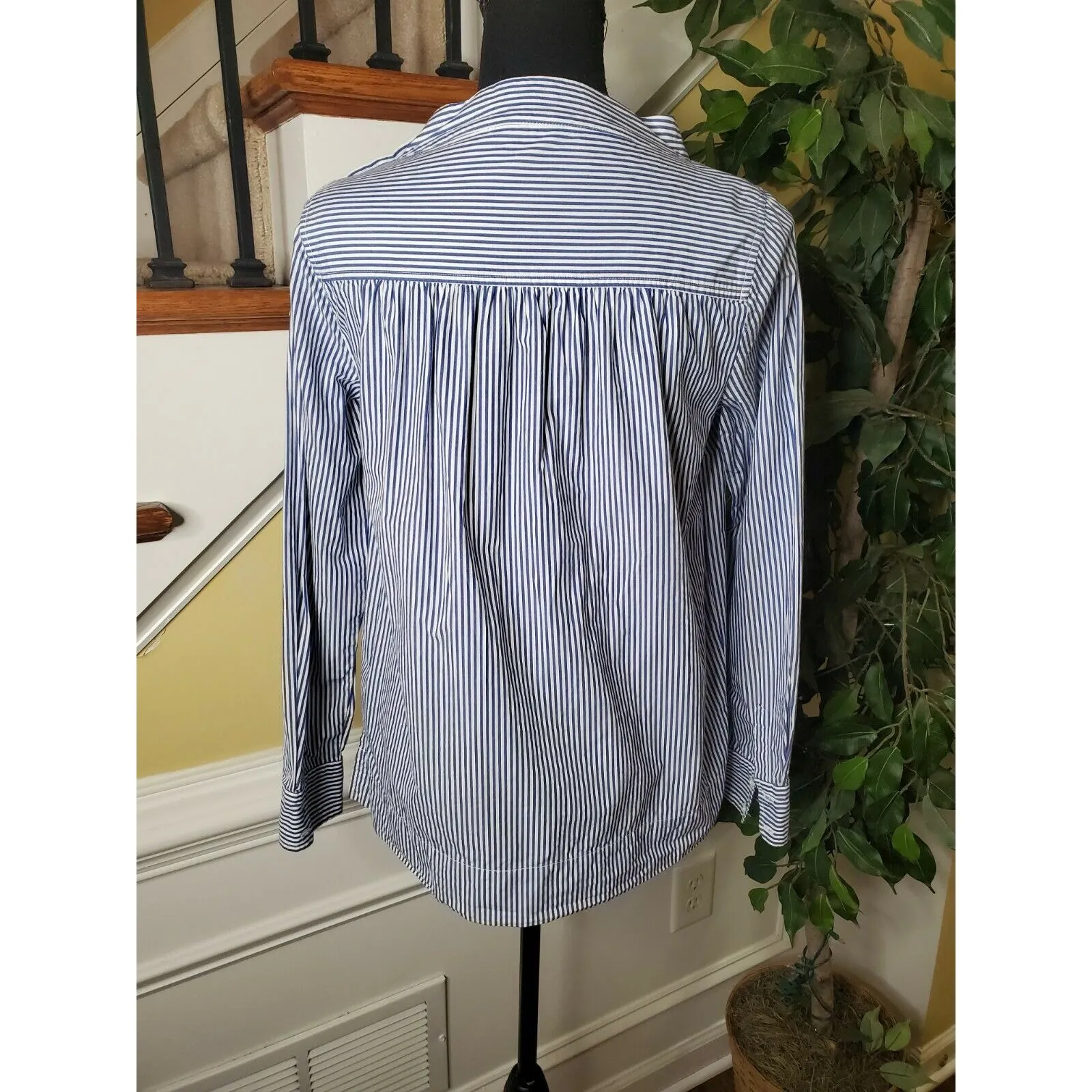 Crown & Ivy Shirt Womens Size Small 3/4 Sleeve Blue and white - Image 6