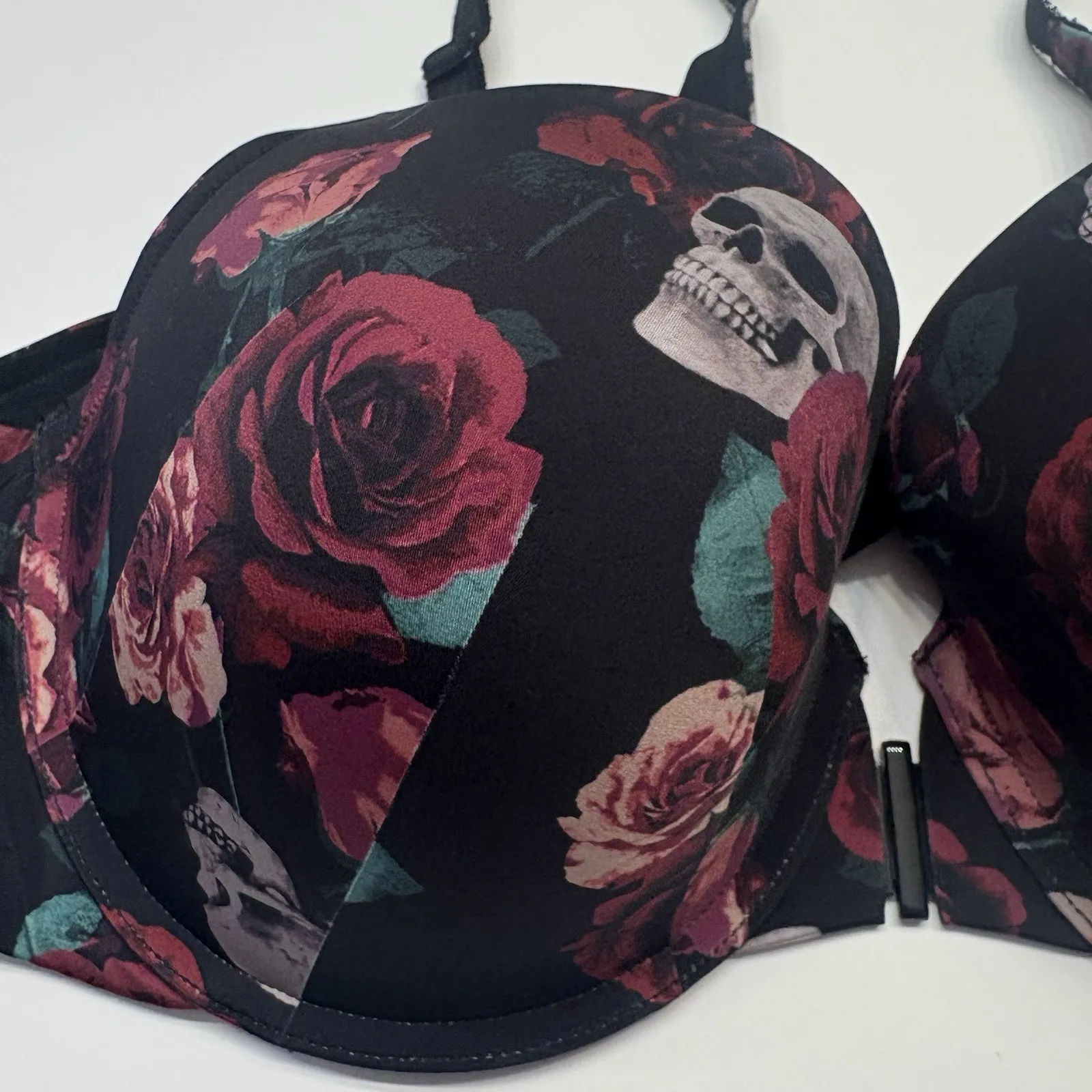Torrid Perfect T-Shirt Push Up Front Close Bra Size 44B Black Roses Skulls NEW‎ - Image 5