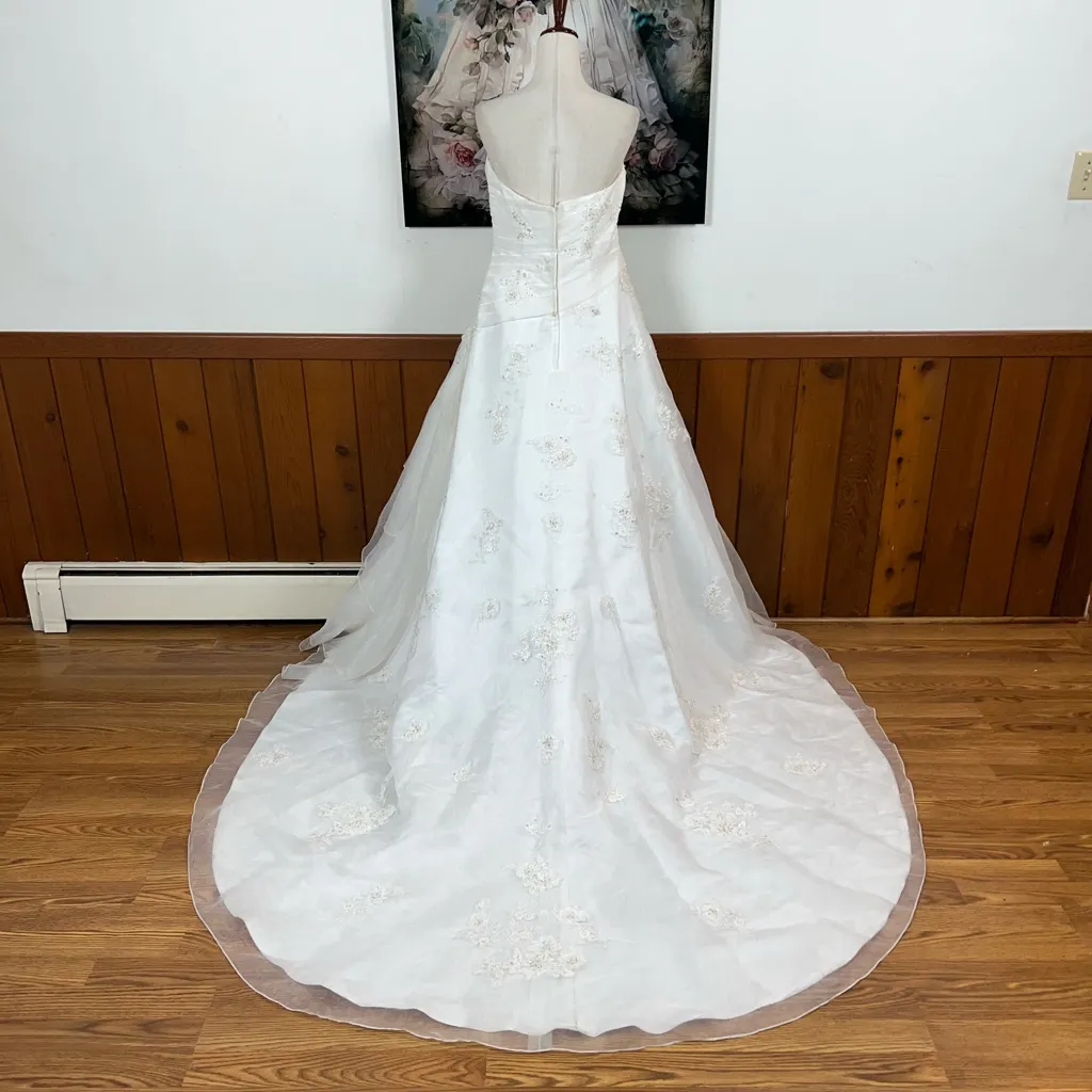 Stunning David’s Bridal 3D Floral Organza Wedding Gown! - Image 8