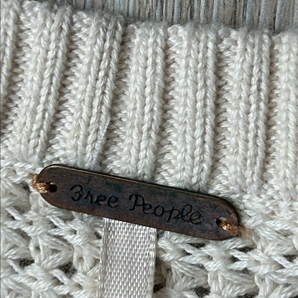 Free People Honeycomb Knit Cold-Shoulder Hi-Low Sweater Size Large - Image 9