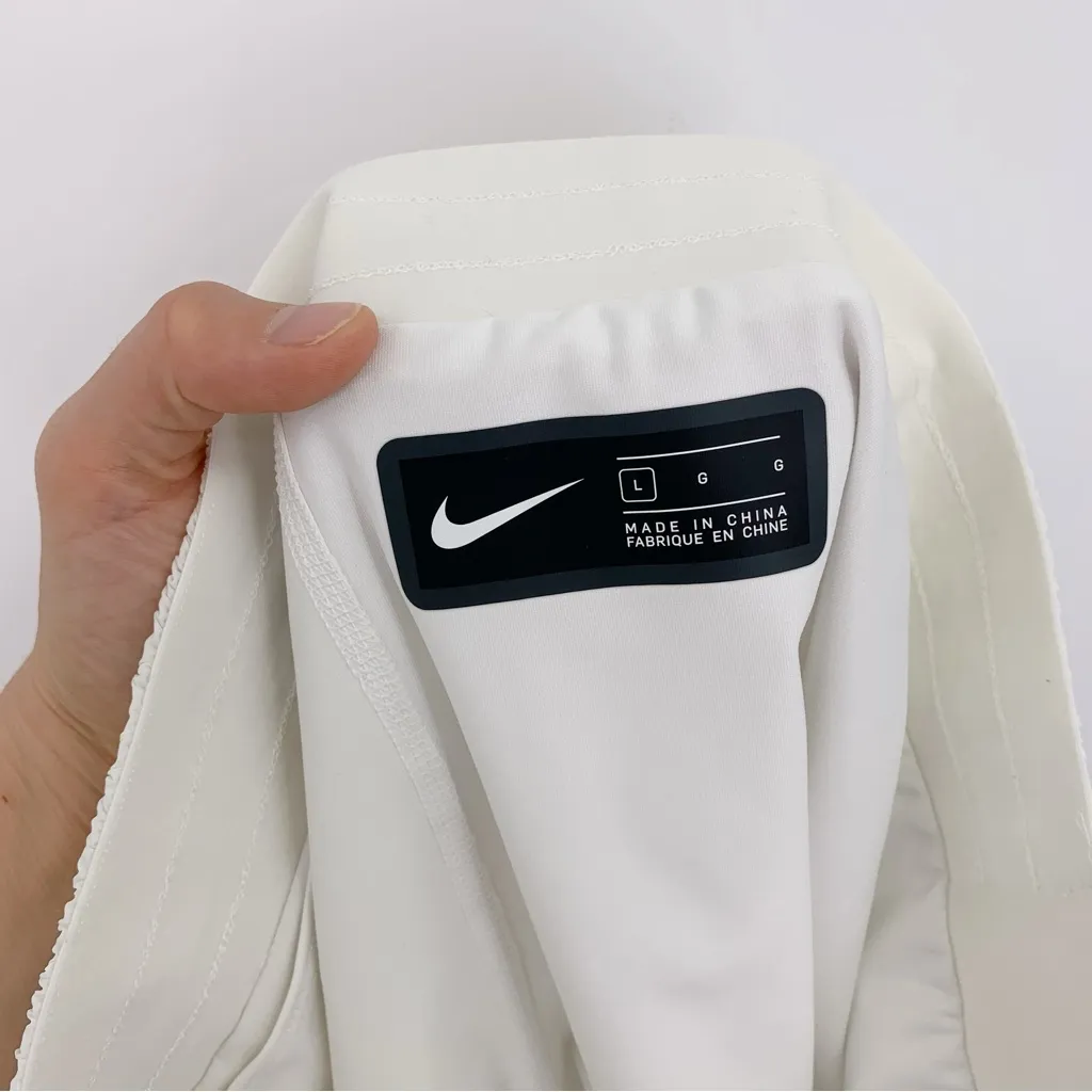 NIKE W NK Tempo Tech Pack Shorts White L - Image 6