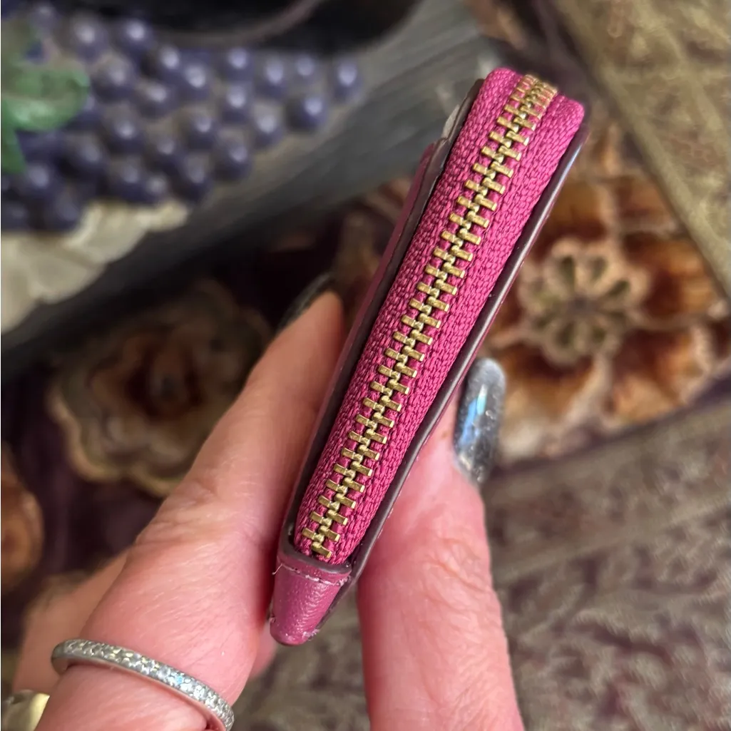 Authentic COACH 1941 calf leather zip around card holder - Image 4