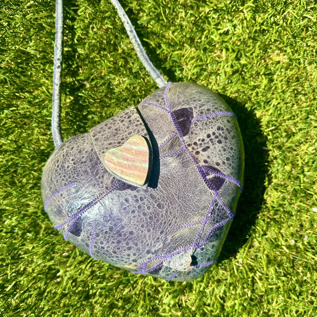 Vintage 1980s Purple Frog Skin Heart Shaped Purse - Image 2