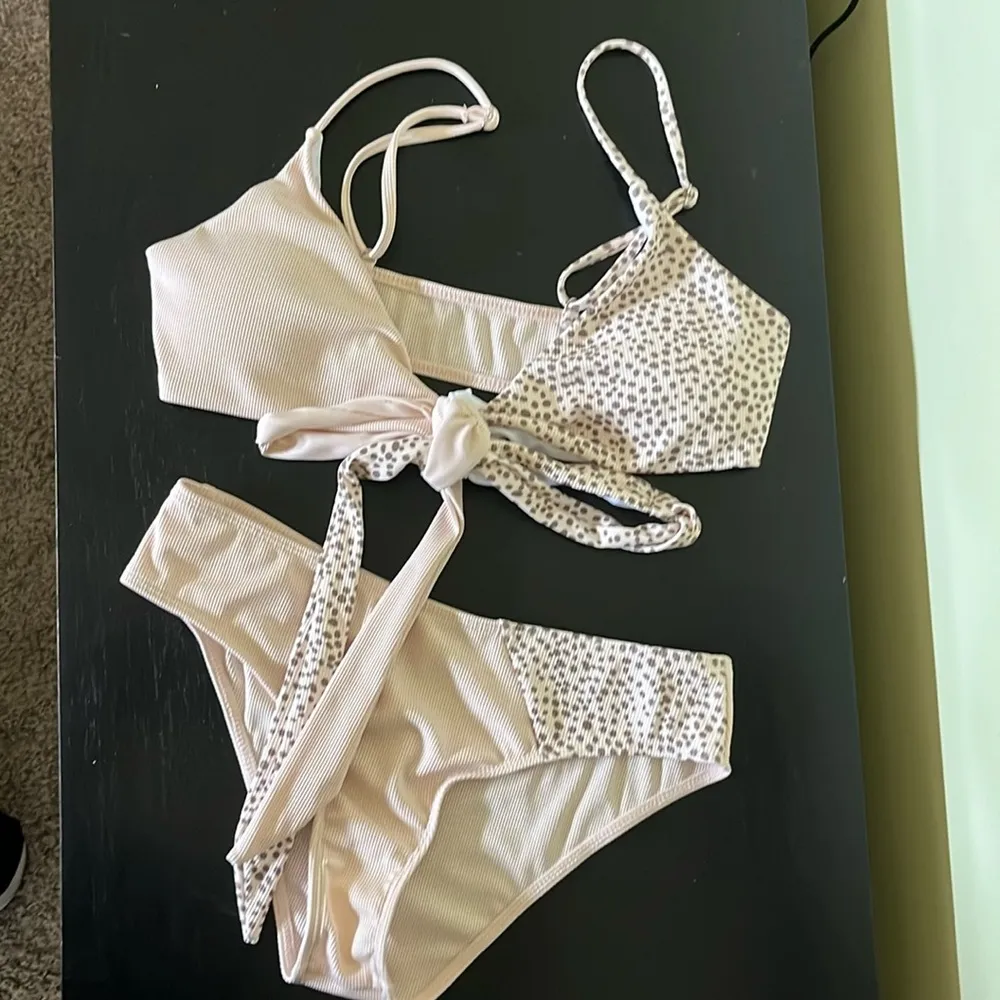 Beige & Black 2 Piece Ribbed Wrap V Neck Colorblock Criss Cross Tie Bac… Size M - Image 2