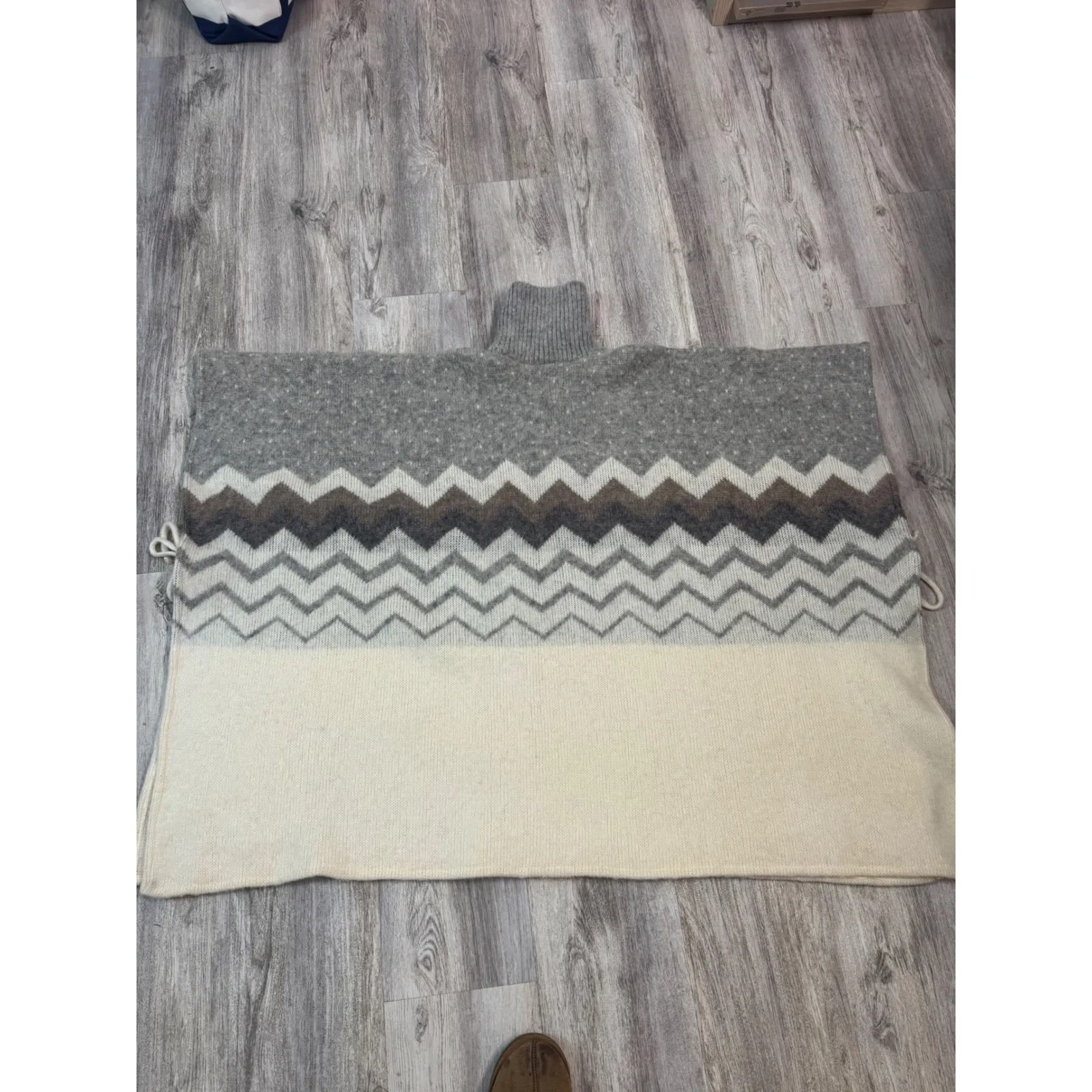 Hilda Ltd 100% Wool Poncho Made In Iceland Up To 4XL Natural Colors Gray Size undefined - Image 9