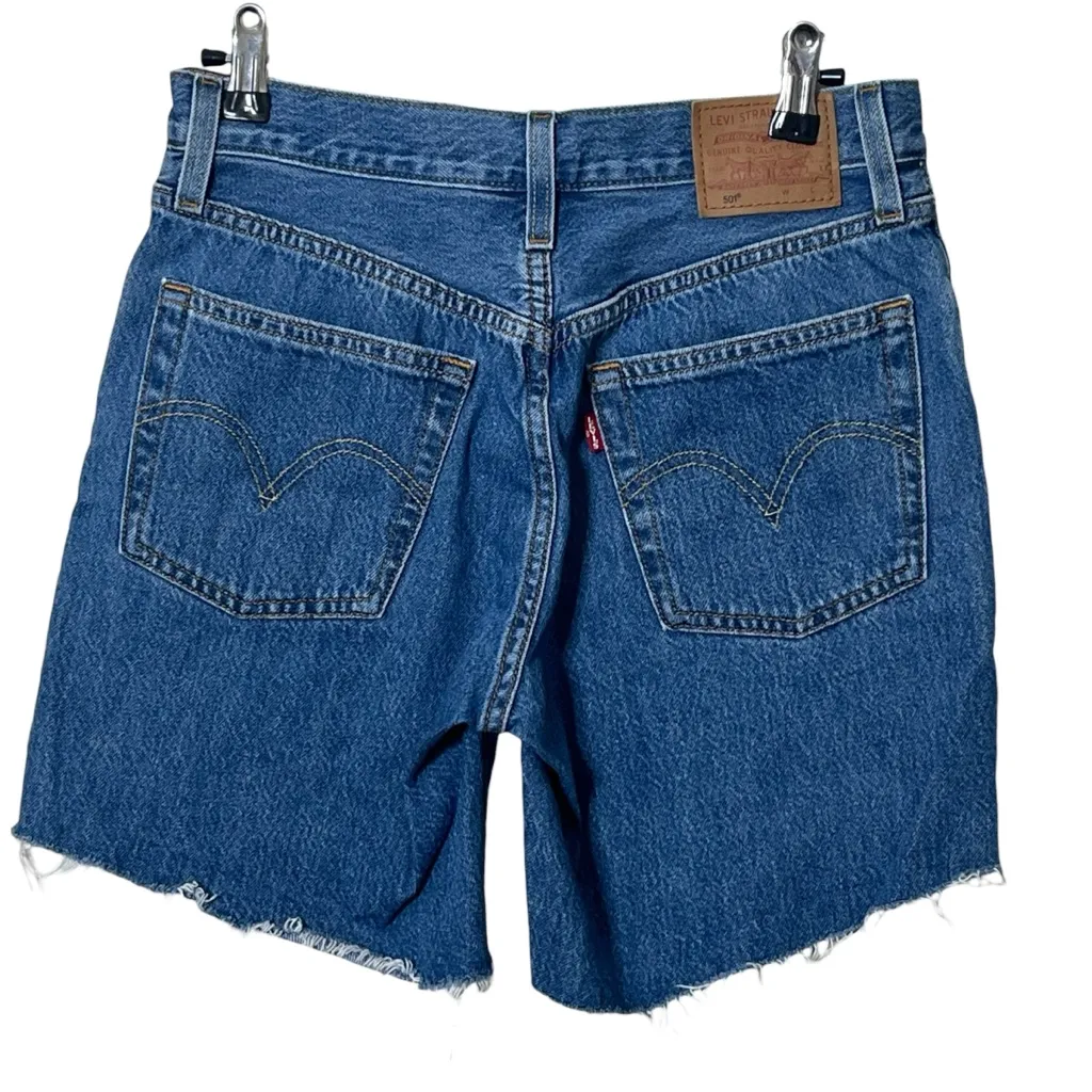 Levi’s 501 Mid Thigh Denim Shorts Medium Wash Raw Hem Size 25 - Image 3