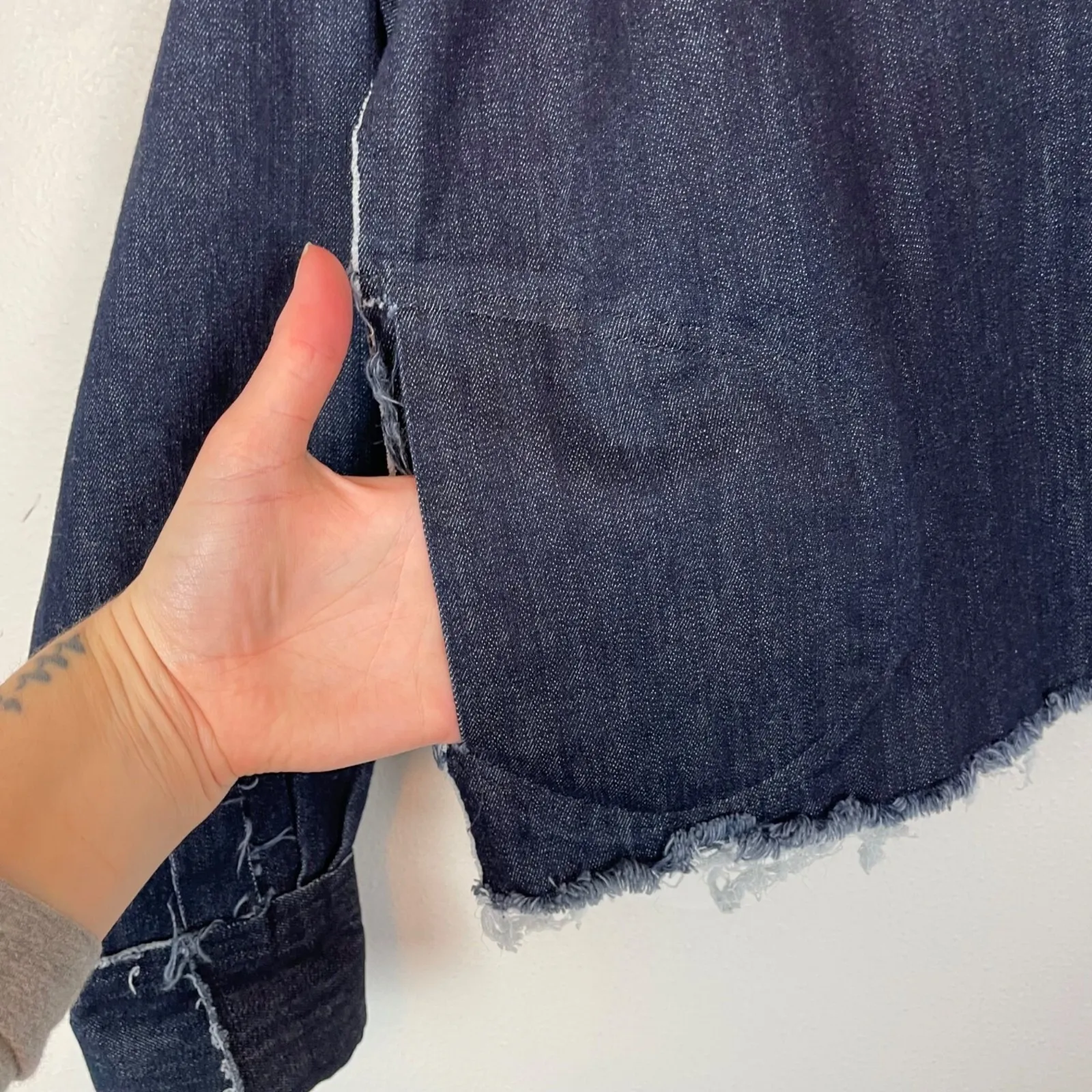 Norma Kamali Woman's S Frayed Seam‎ Jean Jacket Spring Cropped Collared - Image 6