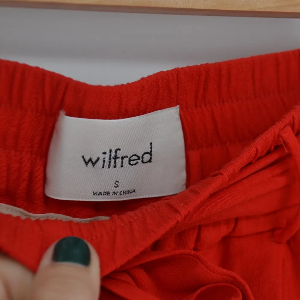 Aritzia Wilfred Georgette High Waist Tie Pleated Shorts in Red Women's S - Image 7