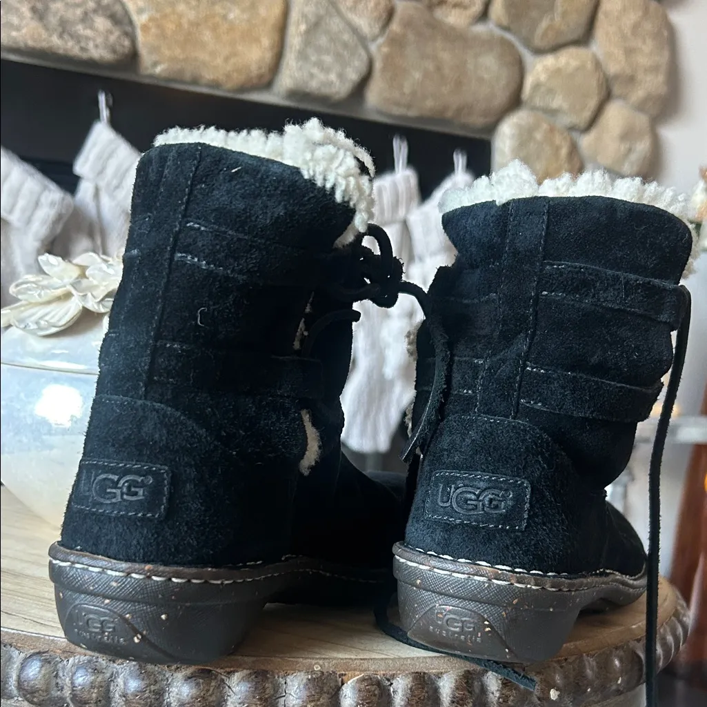 UGG Caspia 3335 Black Leather Lace Up Shearling Ankle Boots Size 7 - Image 8