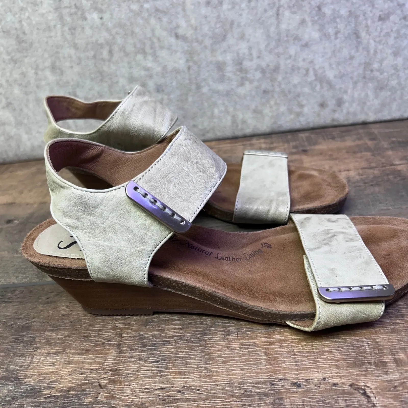 Sofft Verdi Women Beige Metallic Wedge Sandals Size 8 Leather Comfort Strap Gold - Image 4