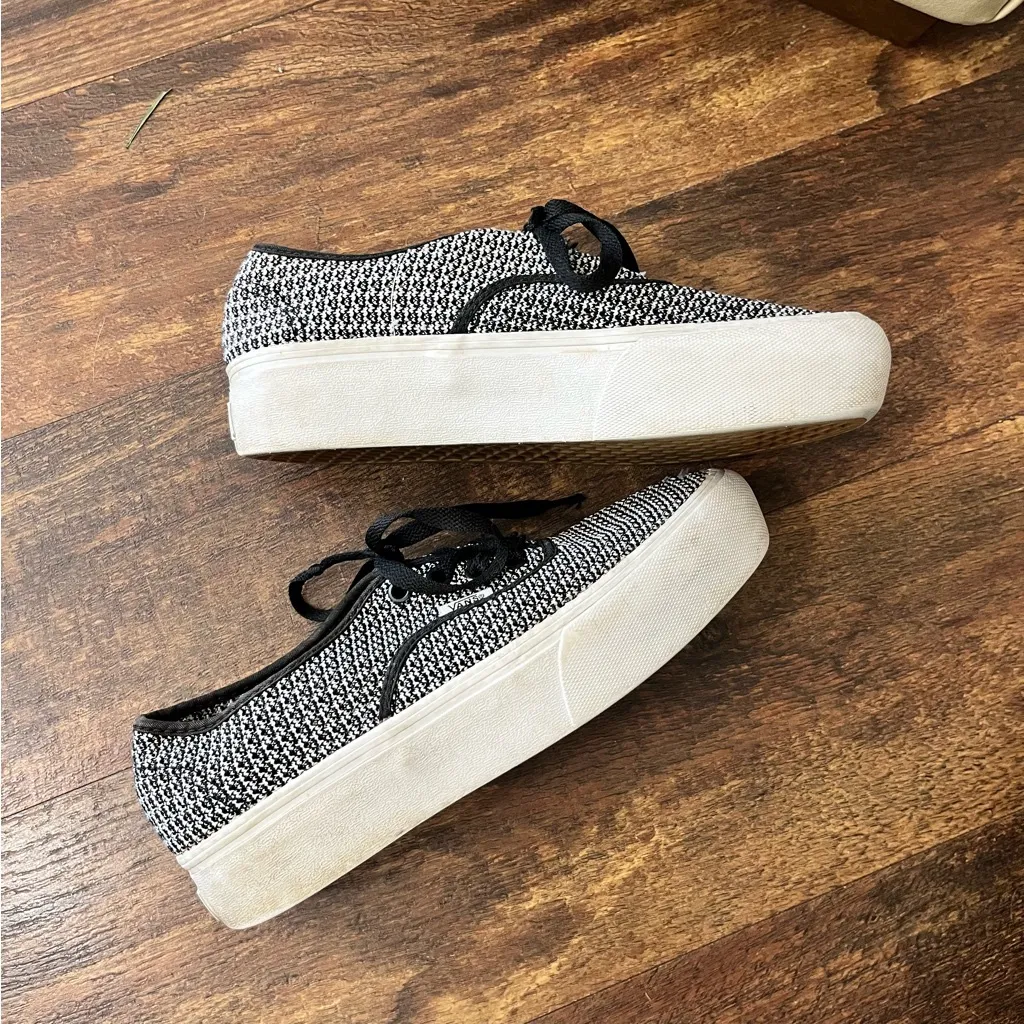 Van’s Authentic Platform 2.0 Black and White Knit Plaid Sneakers, M7 W 8.5 - Image 4