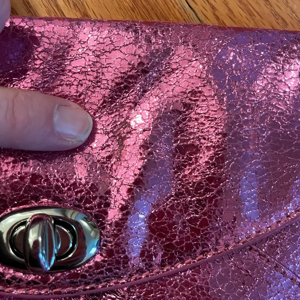 Sorial New York Holiday Wristlet Pink - Image 8